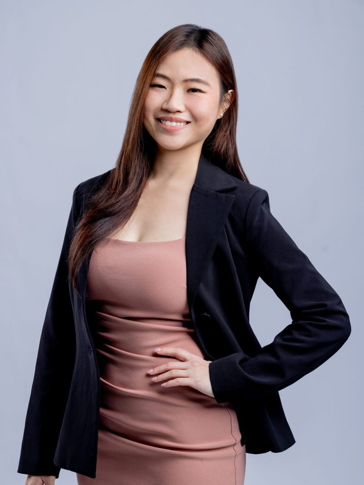 Ada - Halfbody